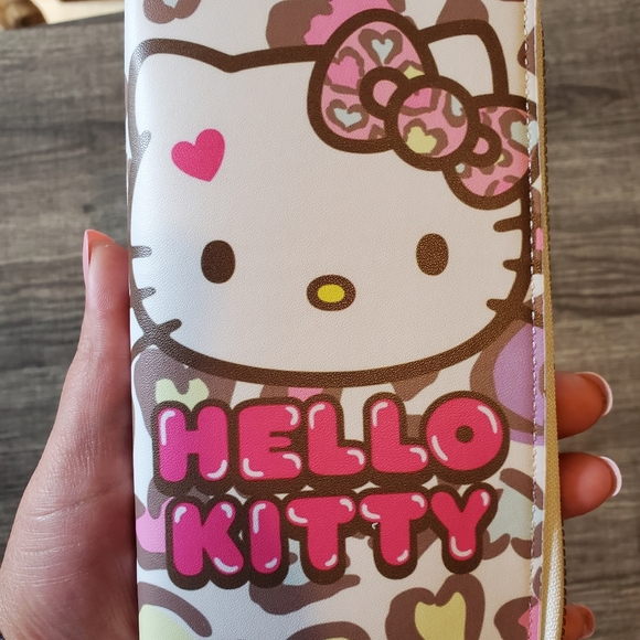 🍒🍒 Hello Kitty Wallet - Picture 3 of 10